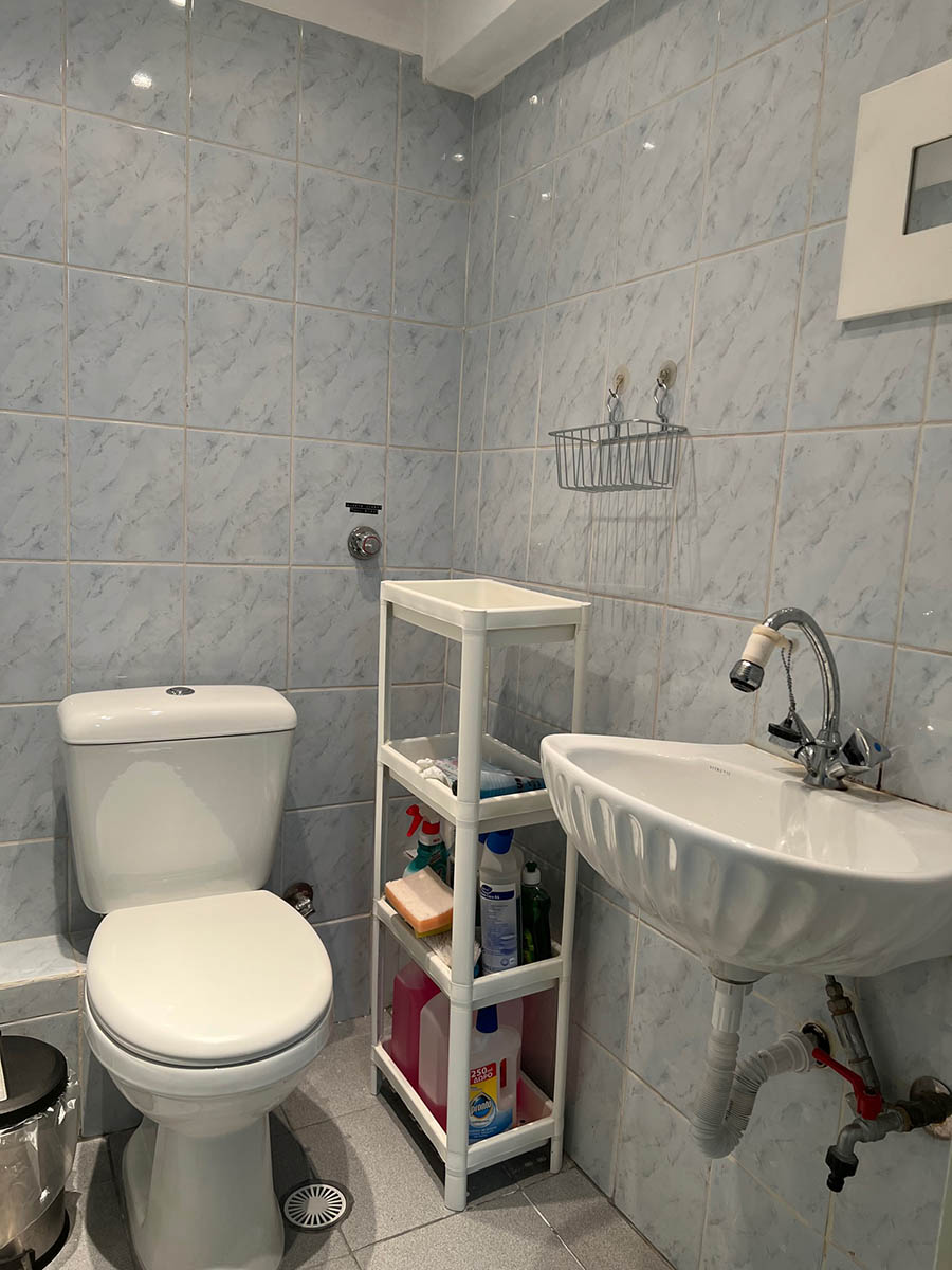 Επαγγελματικό Ακίνητο προς Πώληση - Πατάρι / WC / Μικρή Αποθήκη - Ιπποκράτους 58, Αθήνα